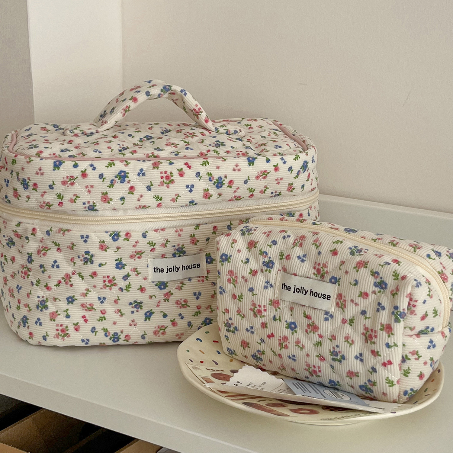 Lovely Floral Stitching Corduroy Cosmetic Bag For Storing Skin Care ltems Lipsticks Accessories Travel Necessity Birthday: WHITE