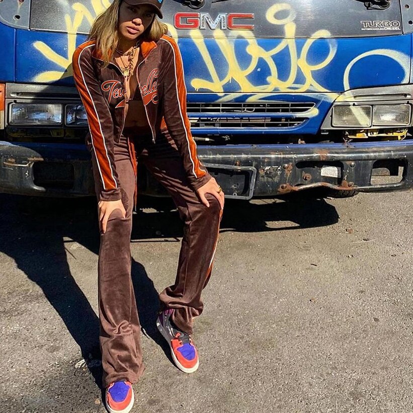 Chándal de terciopelo con letras estampadas para mujer, conjunto de 2 piezas, sudadera + pantalones de chándal rectos a juego, ropa de calle deportiva para Fitness