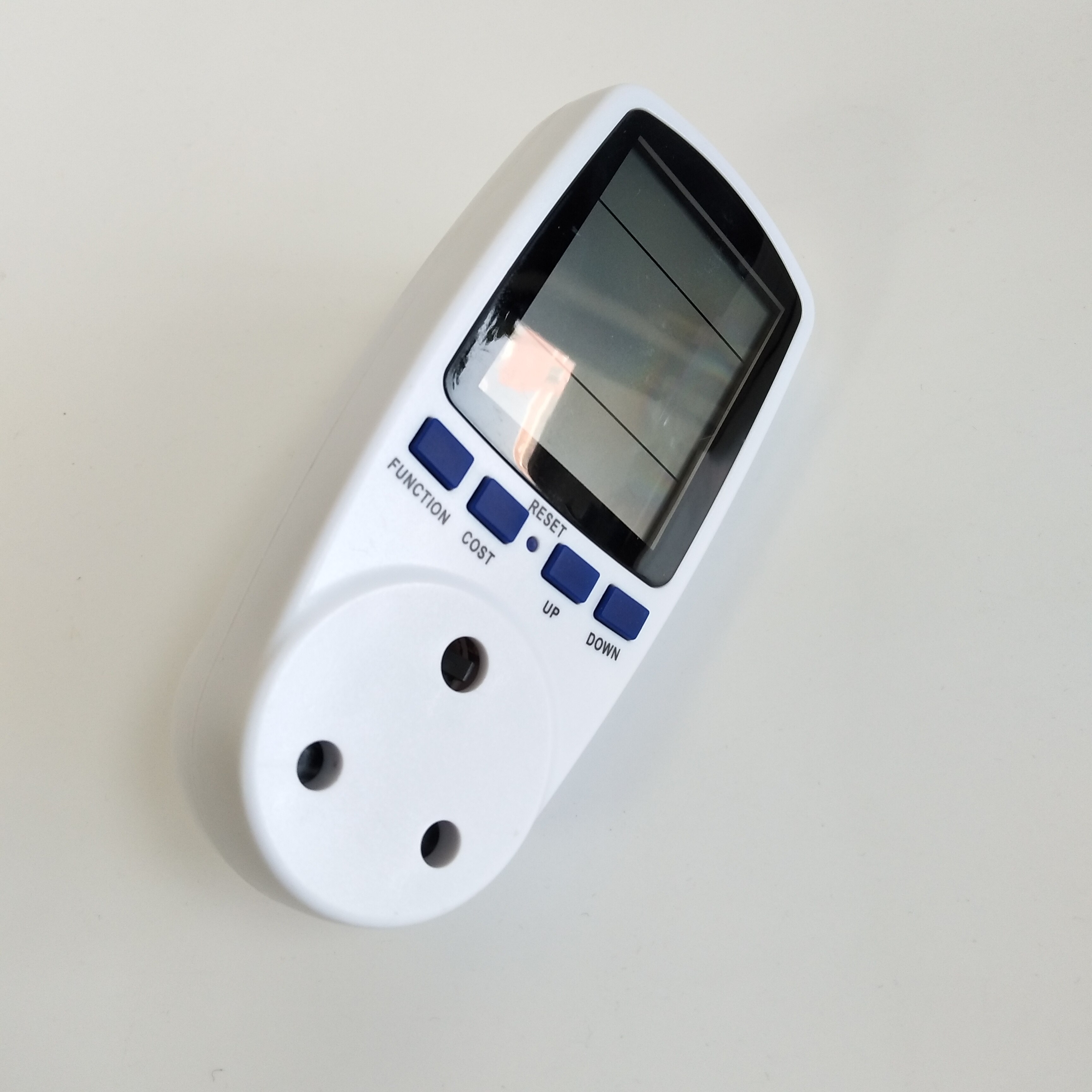 South Africa Plug In Digital Voltage Wattmeter Power Analyzer Electronic Power Meter Energy Meter Automatic Kwh Power Switch