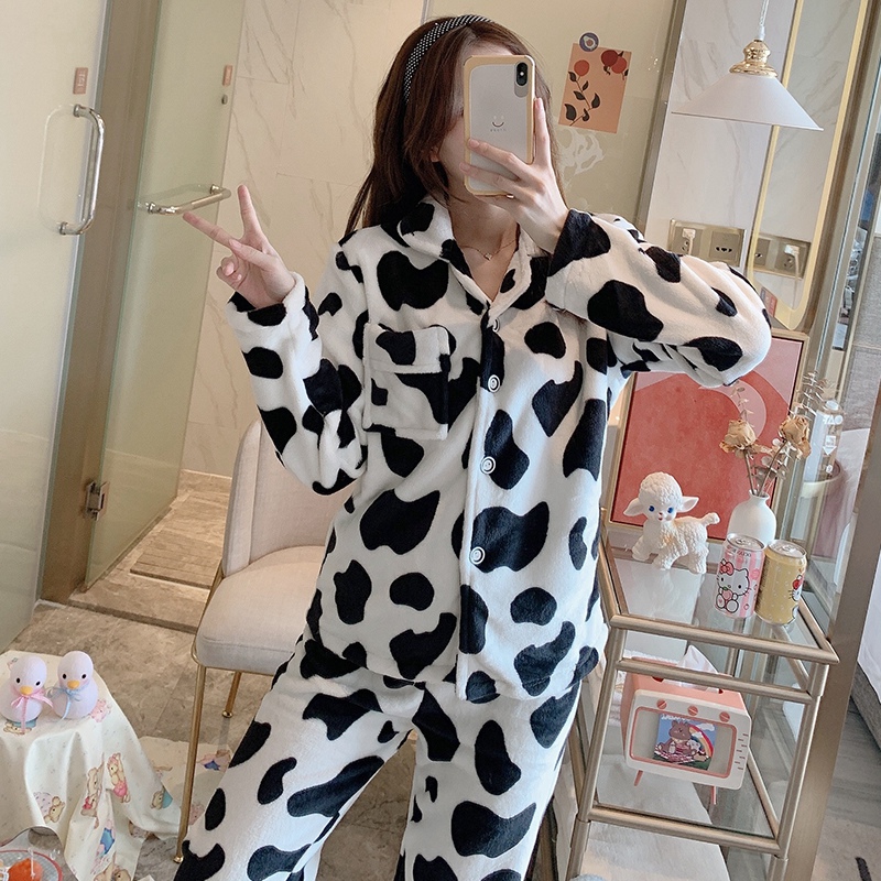 Conjunto de pijama de franela con estampado de vaca para mujer, ropa de dormir de manga larga gruesa y cálida, de terciopelo Coral, para el hogar, para invierno,