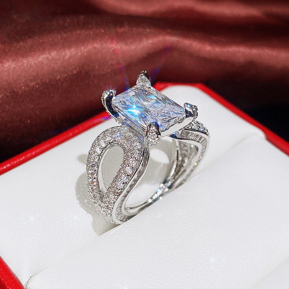 Huitan Brilliant Trouwringen Voor Vrouwen Nieuw Ontworpen Luxe Crystal Zirconia Ring Voorstel Engagement Verklaring Sieraden