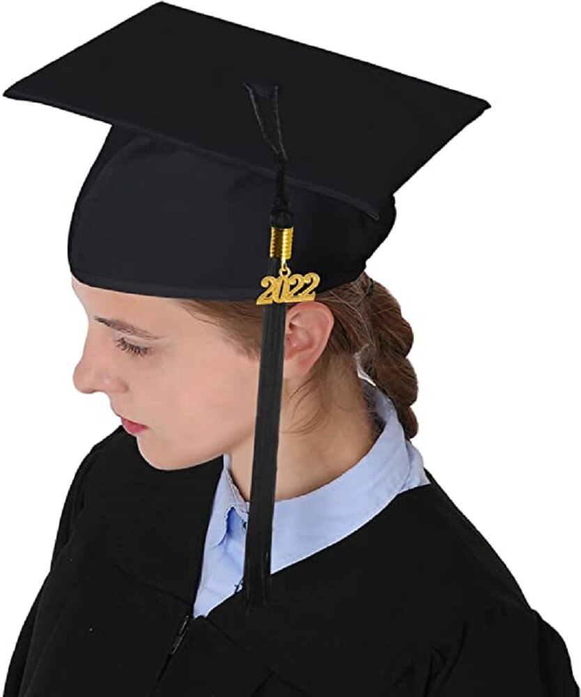 2022 skolavslutningsfest tofsar mössa murbruksbräda universitet kandidatexamen magister doktor akademisk hatt svart murbruksbräda