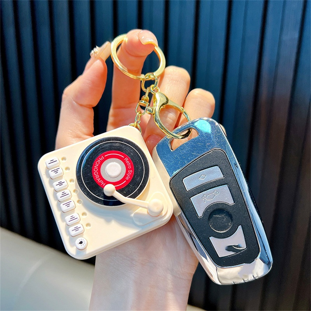 Vintage Mini Retro Cassette Recorder Music Box Key Chain Cute Mini Player Bag Pendant Keyring for Couple Friends