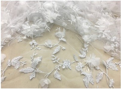 Tøj syning stof garn 3d broderi chiffon blomst blonder stof mesh materiale diy kjole tøj tilbehør  d607: Hvid