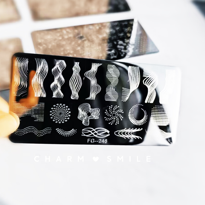 Placas de estampado de uñas con personajes de dibujos animados, amor, Día de San Valentín, estampado de hojas de flores, arco, corazón, plantillas de sellos para uñas, herramientas de decoración de uñas: Rojo