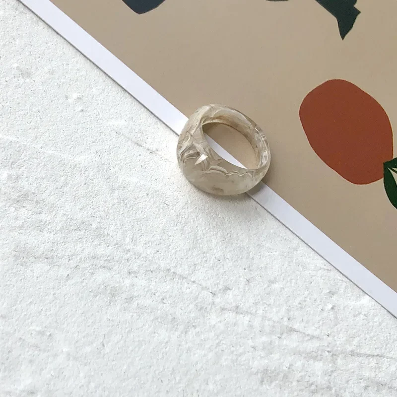 1 Uds. Anillos coloridos de resina transparente Vintage de Corea, anillo Irregular geométrico acrílico colorido para mujer, de joyería,: Negro