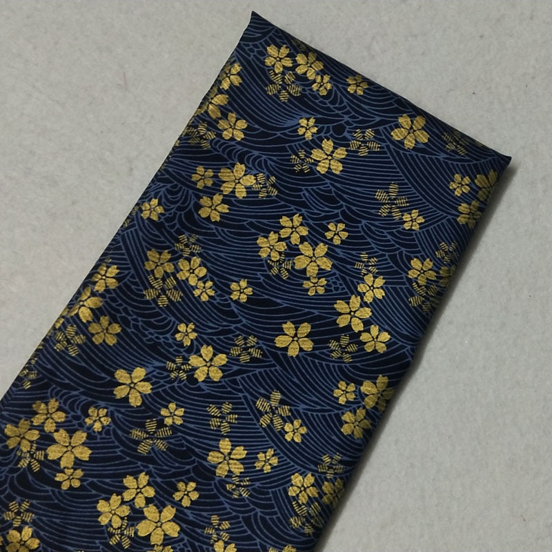 Bonito estampado en azul marino y dorado, flores de cerezo, flores de Sakura, tela de algodón, vestido de costura DIY, 50x100cm, decoración del hogar