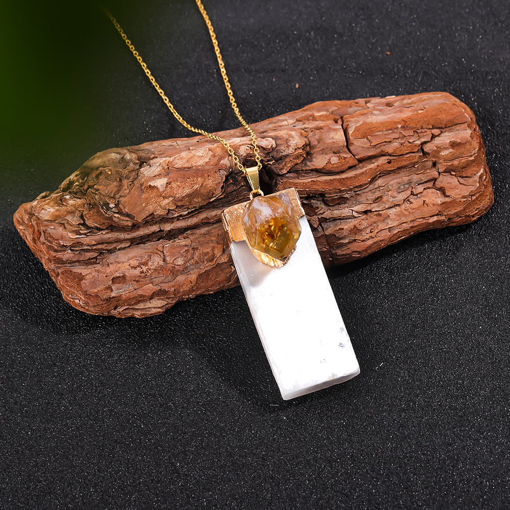 Amuleto de cristales curativos de Reiki con colgante rectangular plano de citrino amatista con incrustaciones de selenita cruda Natural con tapa chapada en oro: Gris oscuro