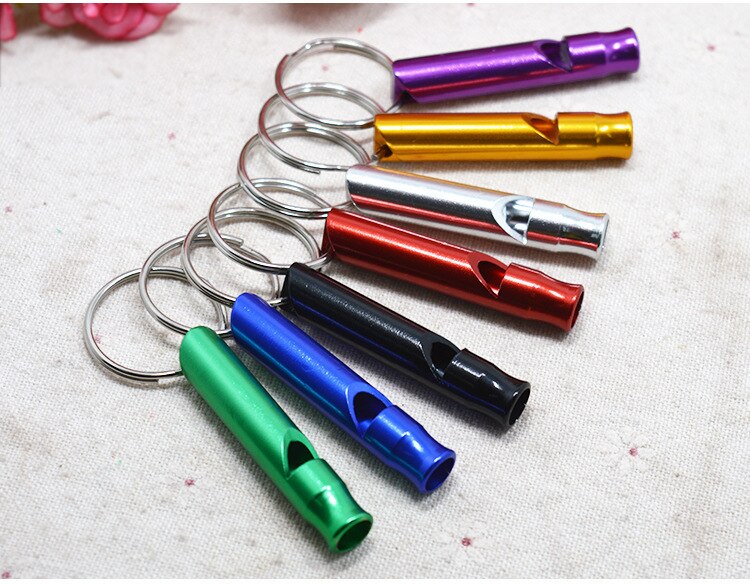 1 pcs Willekeurige Kleuren 4.5 cm Aluminium Papegaai Training Fluitje Fluit Draagbare Sleutelhanger Verstelbare Fluitje Alarm