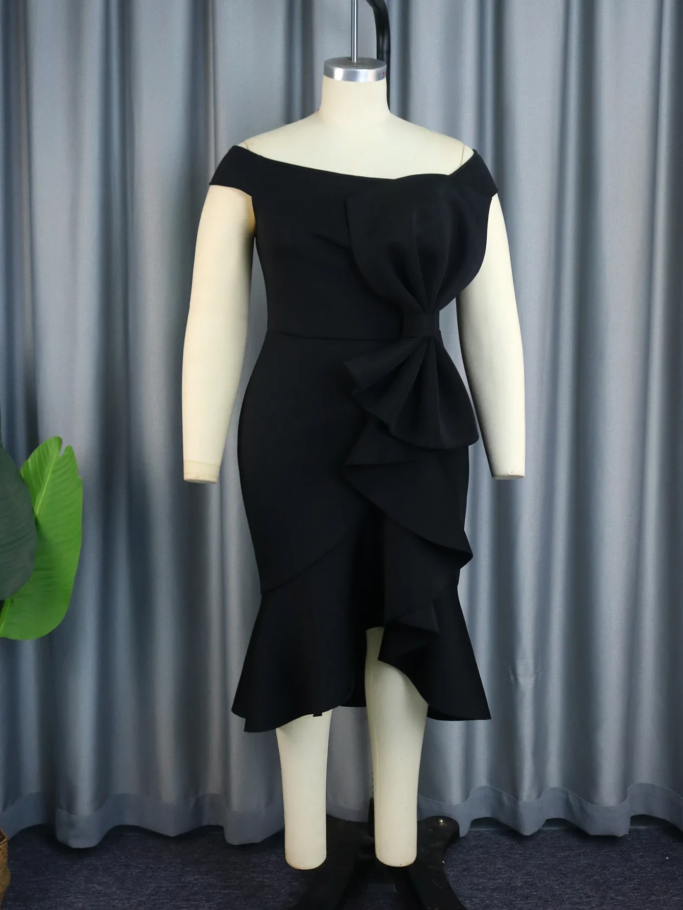 Vestido de con volantes negros para mujer, traje Sexy con hombros descubiertos, lazo grande, Irregular, Peplum, ajustado, para Club nocturno, novedad de verano 2023