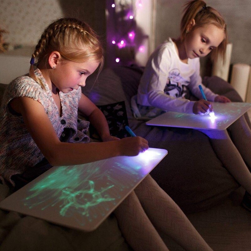 Tavolo da disegno luminoso magico tavoletta giocattolo per bambini disegna In Dark Magic Light-Fun penna fluorescente giocattolo educativo per bambini per bambini