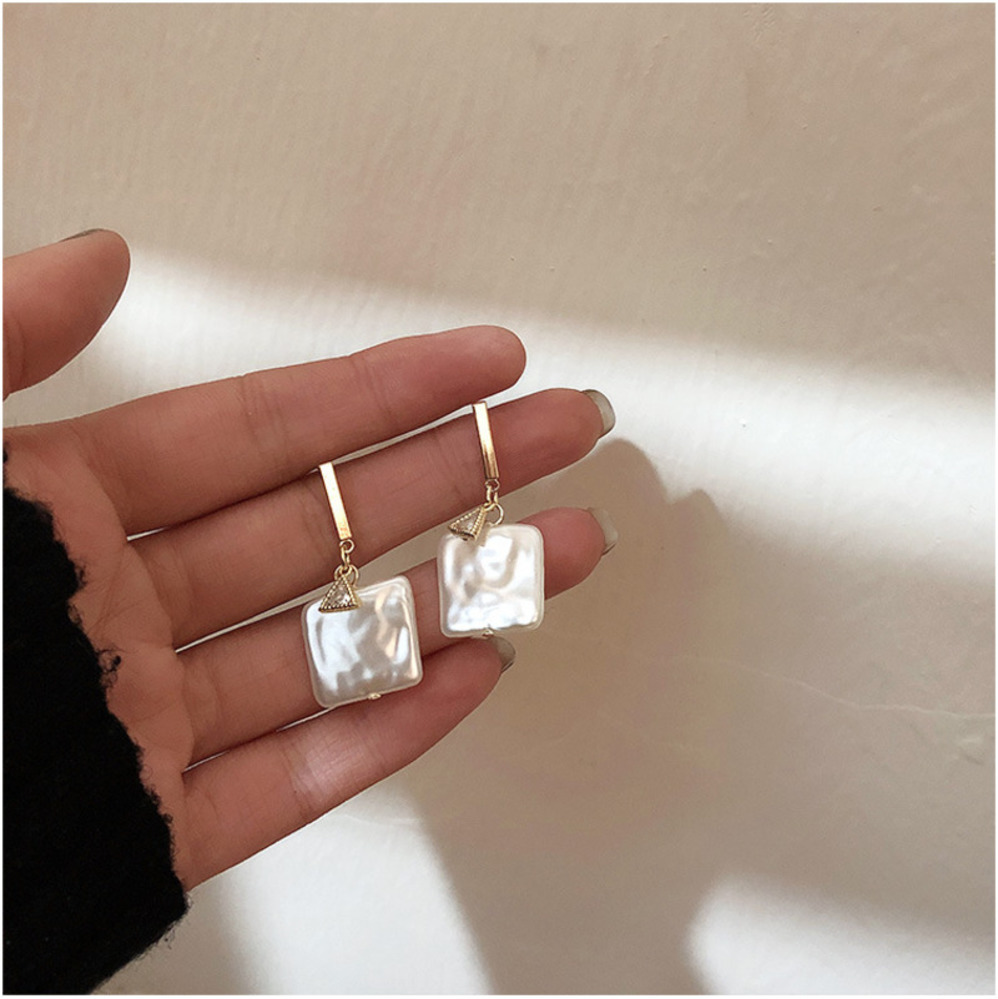 Korea Retro Square Acrylic Pearl Temperament Simple Zircon Earrings Baroque Metal Girl Party Ladies Earrings