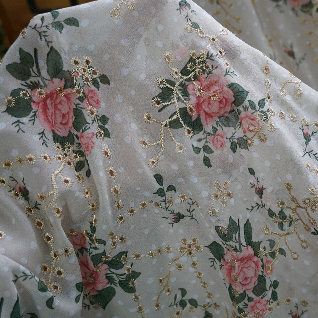 Blød print blomst chiffon blonder stof guld tråd øje til diy sy gardin baby blomst sommer maxi kjole stof  by 1 yard