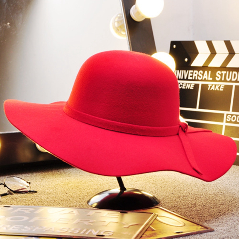 Britisk stil med filthatte til kvinder, stor skyggehat, flad skygge, hvid kasket til damer, efterår og vinter: M / Rød
