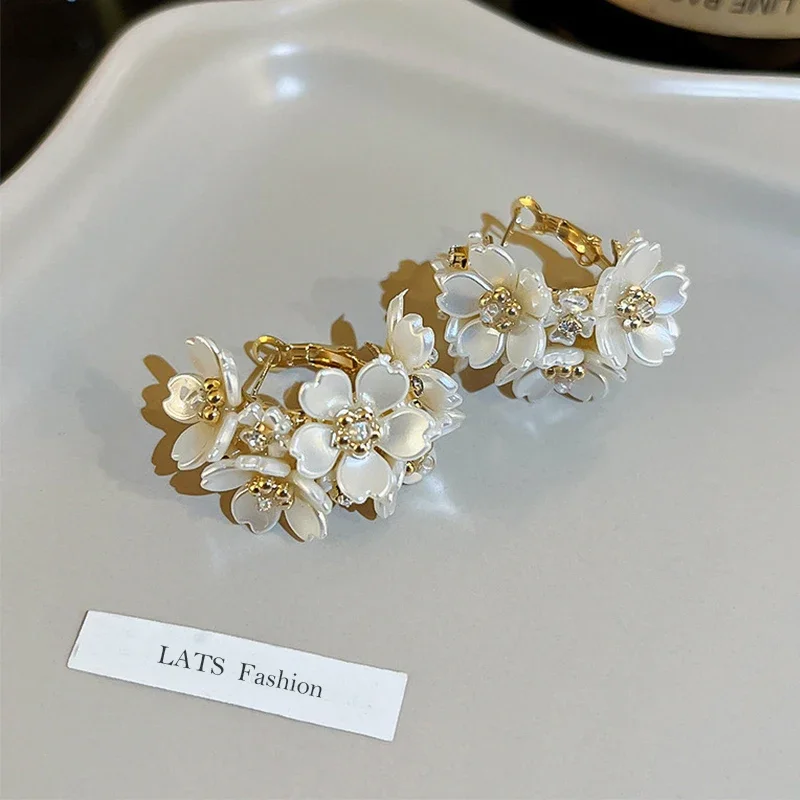 LATS Exquisite White Flower Splicing Hoop Earrings for Women Versatile C Earings Korean Trend Jewelry: Light Yellow Gold Color