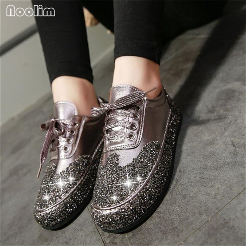Printemps baskets femmes appartements strass Bling chaussures décontractées dames paillettes couleurs mélangées bout rond à lacets chaussures de danse
