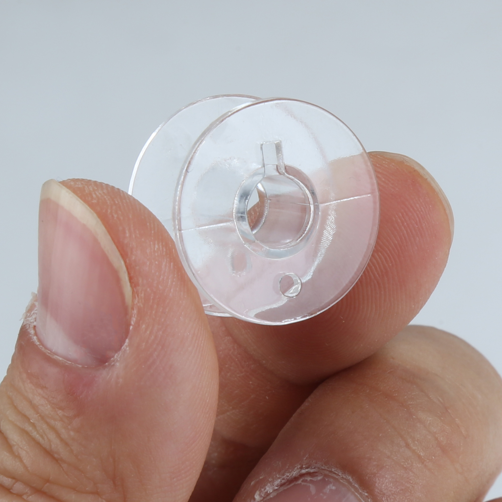 20pcs Transparent Home Sewing Machine Bobbins 2518P Clear Plastic Spool Universal Standard Size 1.1cm*2cm Craft Machine Parts