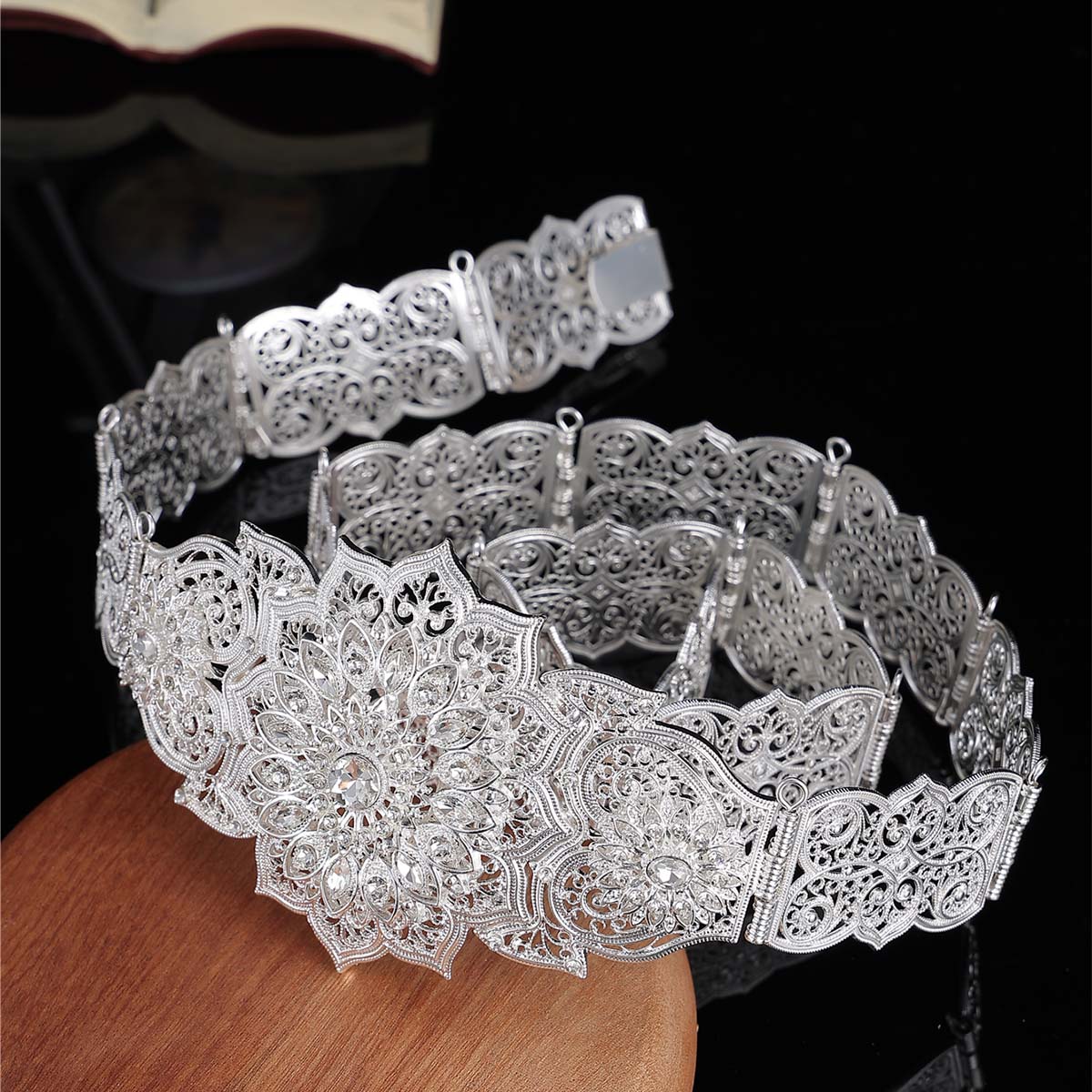 Classic Arabian Caftan Wedding Dress Waist Chain Cutout Crystal Flower Shape Metal Belt Adjustable Length Body Jewelry