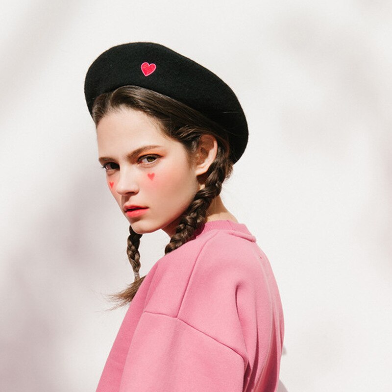 Køligt forår efterår vinter kunstner hue hue kvinder piger maler kasket baret broderi smil ansigt kat rose solid hue baret hat: Elsker hjerte sort