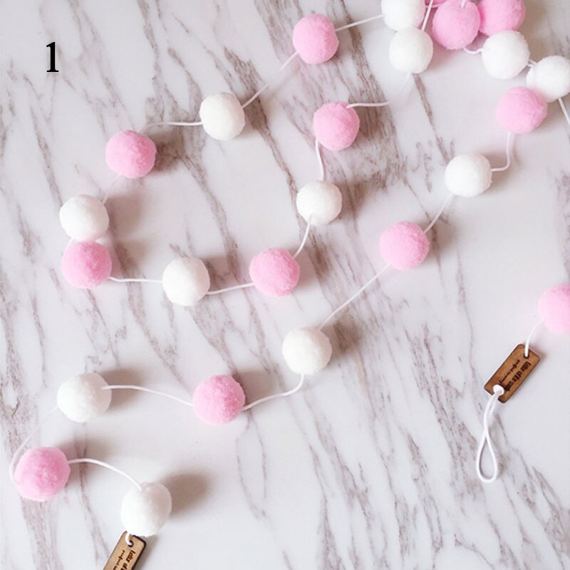 Boules suspendues avec ficelle de décoration pour la maison, 2M, boule en feutre de laine, décoration murale pour chambre de bébé fille, ornement de fête en boule de fourrure