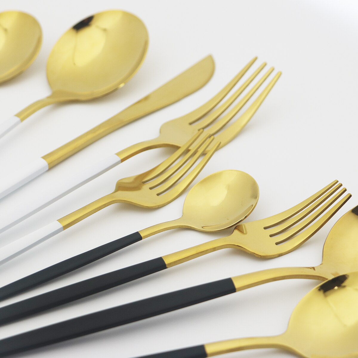 30Pcs White Gold Cutlery Set Stainless Steel Dinnerware Set Knife Fork Spoons Tableware Set Home Kitchen Flatware Silverware Set
