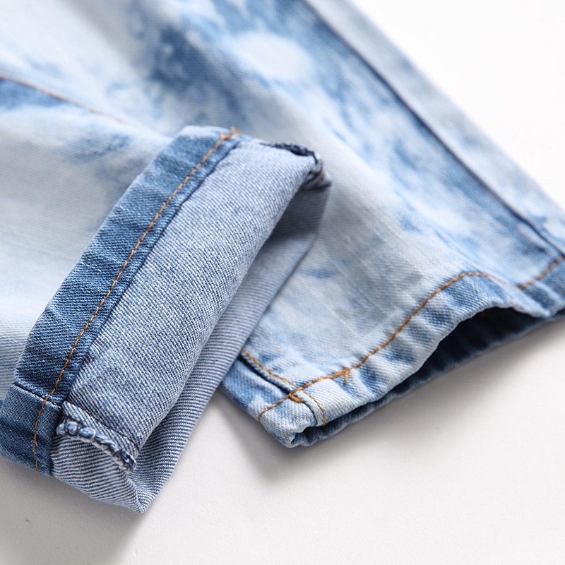 Mænds lyseblå slips og farvet snevasket denim jeans streetwear huller revet slanke lige bukser