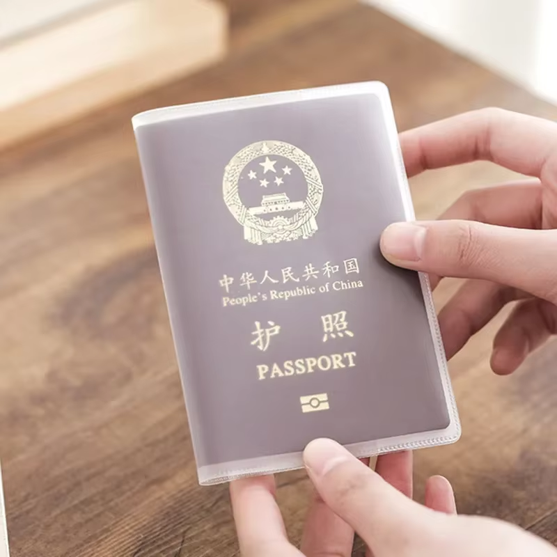 【Hete verkoop】1-4PCS paspoort beschermhoes transparant mat, PVC-materiaal waterdichte documentenhoes: GRIJS