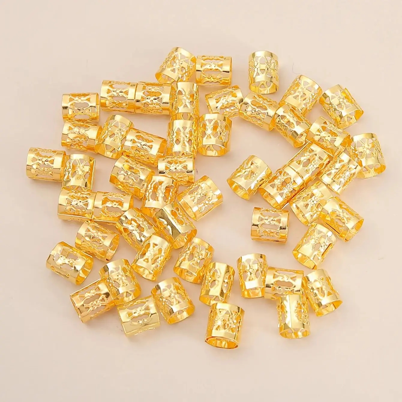 50pcs métal évider anneau de cheveux accessoires, perles cheveux tresse anneaux Clips redoute serrures cheveux tressage métal manchettes décoration: Couleur or
