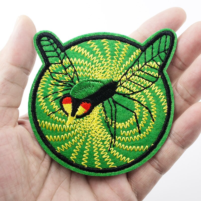 Bee Size:7.6X7.8Cm Doek Ijzer Op Patch Badge Geborduurde Badges Abstract Kids Patches Voor Kleding Stickers 0068