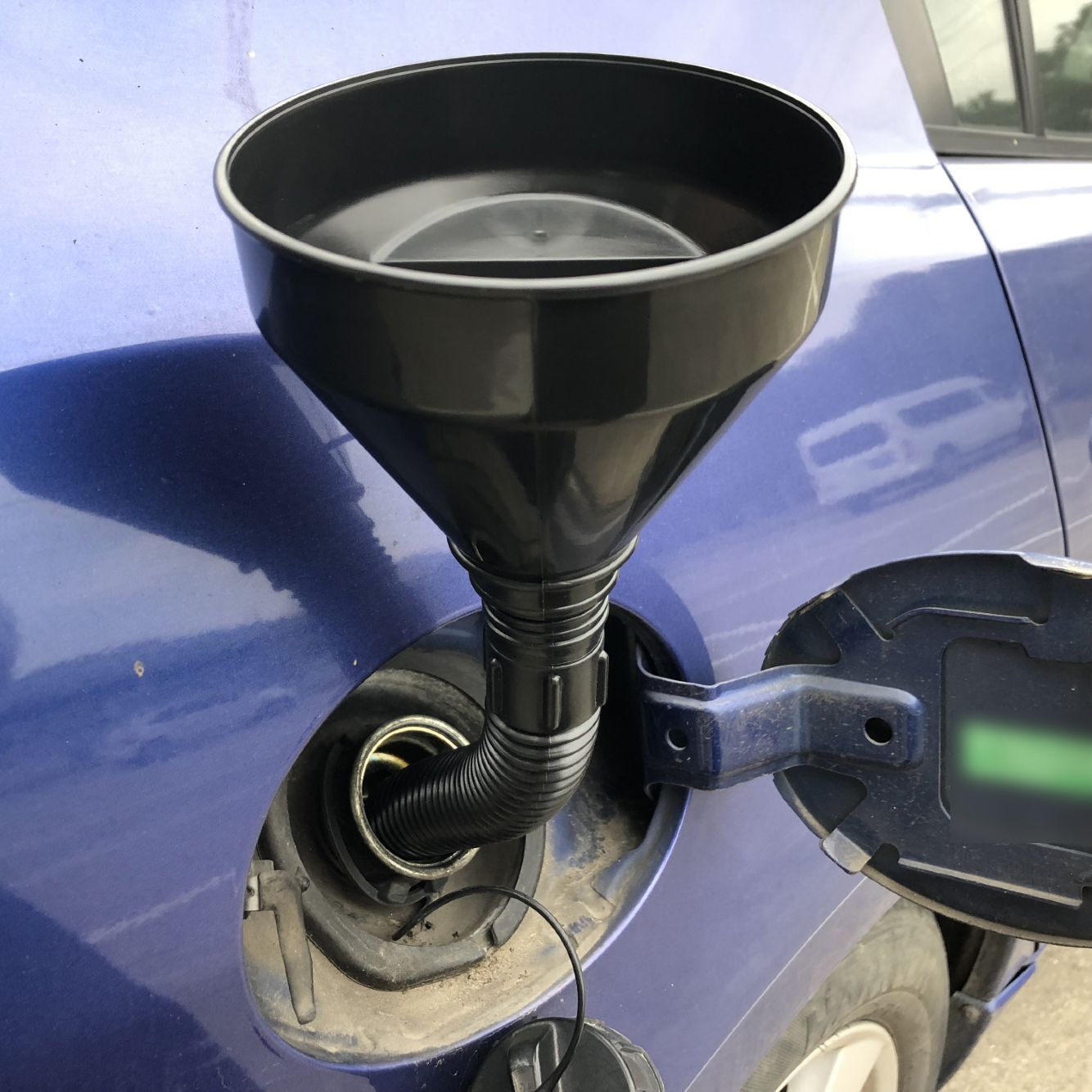 2 in 1 Plastic Funnel Spout Car Motorcycle Oil Water Fuel Gasoline Diesel Filling Funnel with Soft Pipe for Truck Vehicle