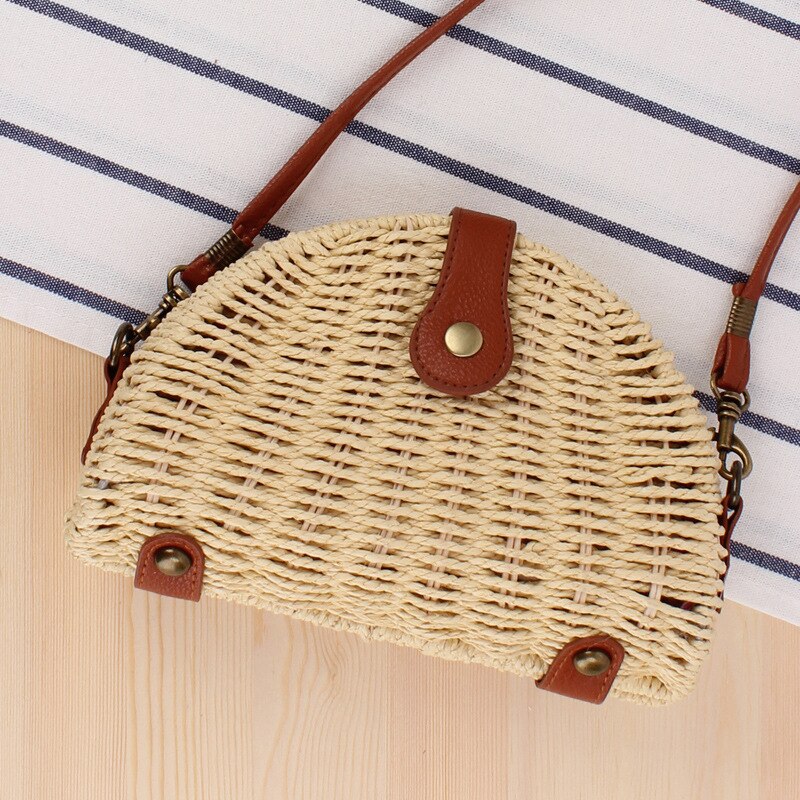 Small Fresh Messenger Woven Bag Beach Bag Sen Semi-circular Straw Woven Bag Vacation Photo Female Bag Handbags for Women: Beige