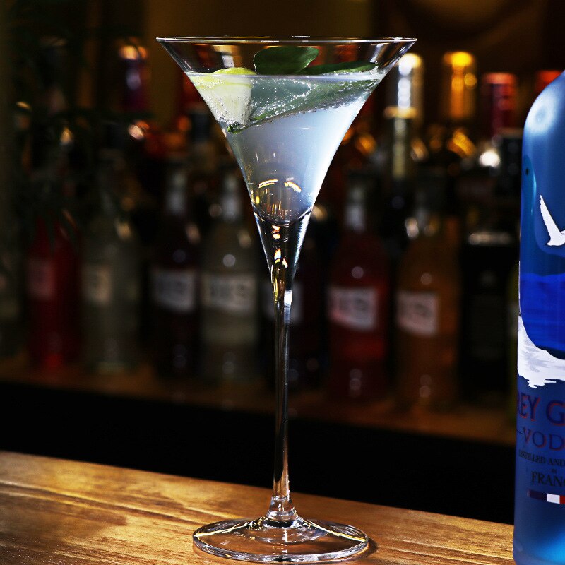 Calice creativo europeo moderno triangolo semplice vino rosso bicchiere da Champagne bicchiere da cocktail classico casa sbarra tazza da vino