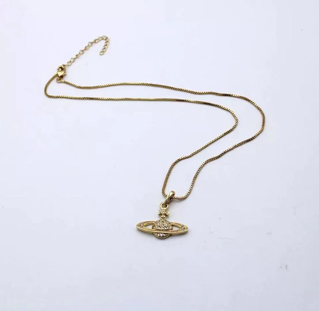 Een Europese Micro-Ingelegd Saturn Liefde Parel Ketting Hanger Ketting Trendy Hanger Vrouwelijke Hoge Mannelijke Paar