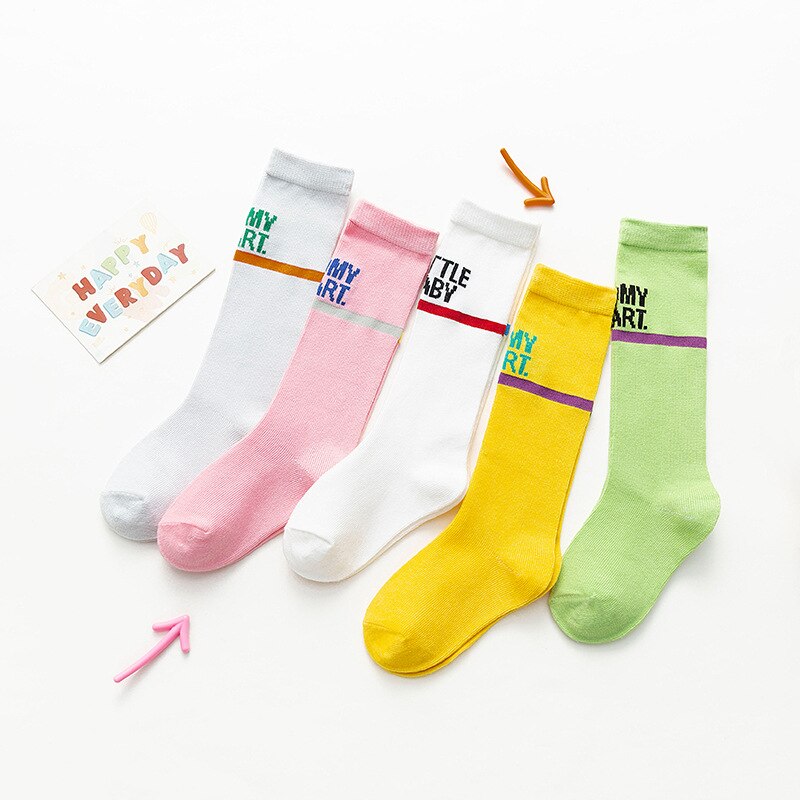 5 Paia/lotto Delle Ragazze di Colori Della Caramella Calzini E Calzettoni Bambini Alti Al Ginocchio Cotone Calzini E Calzettoni Modello della Lettera Delle Ragazze di Ballo del Calzini E Calzettoni Primavera e L'estate
