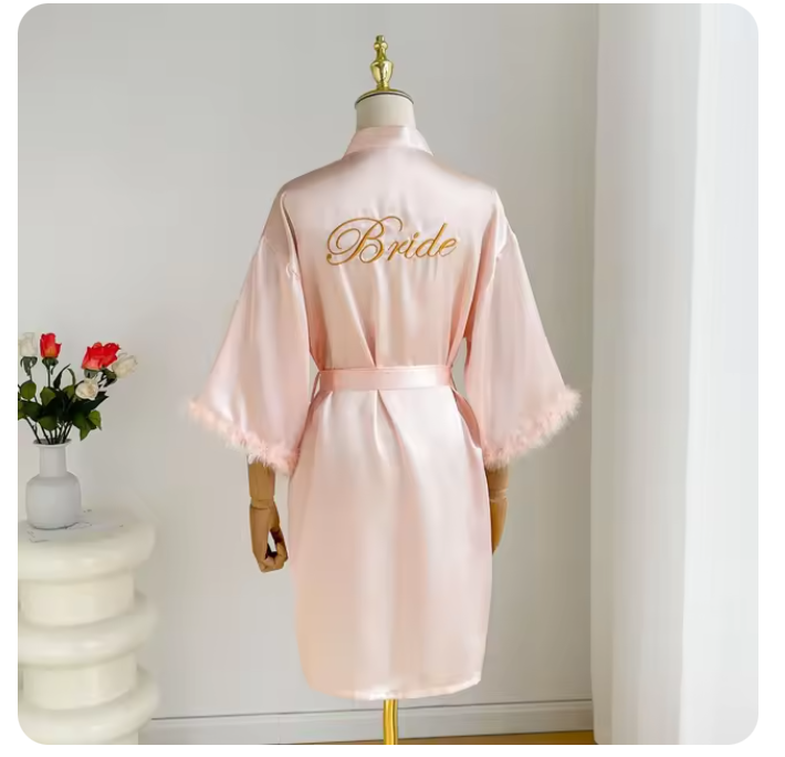 Peignoir en satin blanc avec plumes pour femme, robe de mariée, kimono sexy pour demoiselle d'honneur, quel que soit le court, peignoir pour patients, InDispensLingerie: green