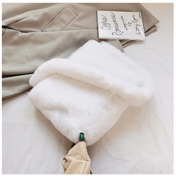 Faux pels håndtasker til kvinder blød plys stor kapacitet kvindelige indkøbsposer enkle lodne damer messenger tasker afslappet totepung: Hvid