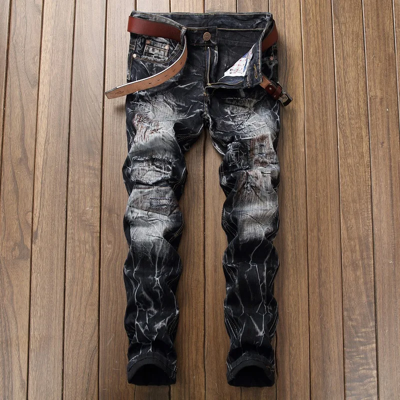 Nuevos pantalones vaqueros informales rasgados de retales, ropa de calle para hombre, pantalones vaqueros desgastados Retro para motocicleta, pantalones vaqueros rectos ajustados a la para hombre