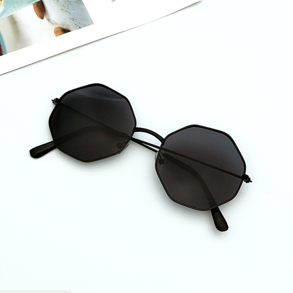 1PC nueva mujer Irregular chicas de plástico gafas de sol lentes gafas con montura metálica mujeres conductor gafas