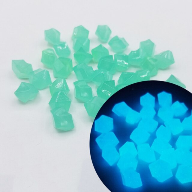300Pcs / Pack Small Stones Garden Decoration Bright Glow In The Fish Tank Dark Decorative Outdoor Rocks: Light Green