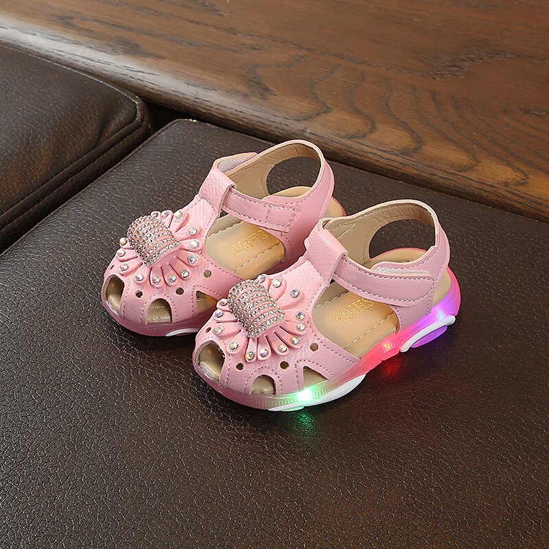 Luminous Children's Sandals kids Non-slip Light Up Beach Sandals Boys Girls Glowing Soft-soled shoes Size 21-30
