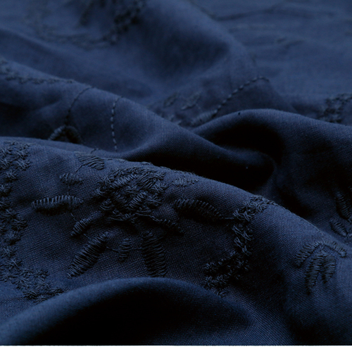 Bredde 52 "høj kvalitet ramie broderet klud bomuld linned stof diy kjole sommer tyndt materiale ved den halve gård: 7 marineblå