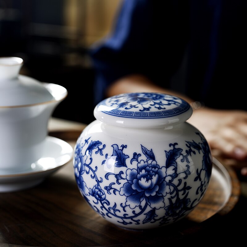 Blue and White Porcelain Storage Jar Ceramic Round Flower Pattern Tea Box Multifunctional Ceramic Jar Food Container Classic Art