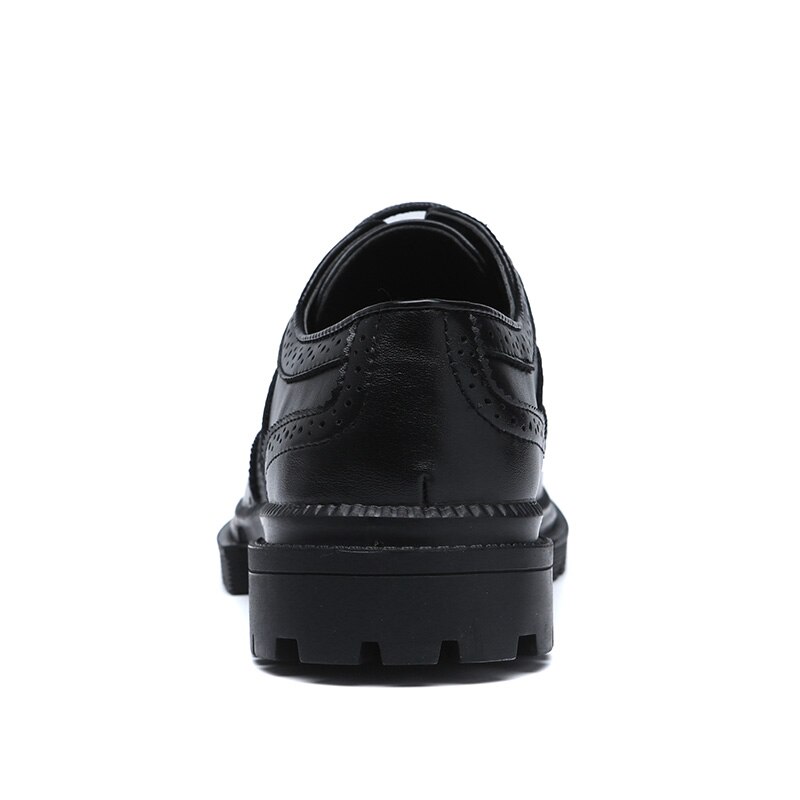 Negro Hombre Zapatos formales zapatos planos Brogues hombres tallados patrón punta redonda hombre cómodo Oxford estilo europeo zapatos de oficina de negocios