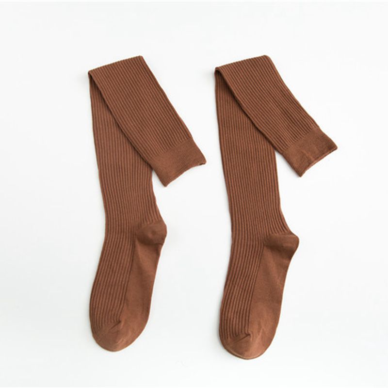 Tyyliset pitkät tuubisukat hengittävät hikeä imevät deodorantti- ja kitkaa estävät naisten polvipituiset yksiväriset pitkät tuubisukat: 05