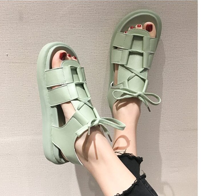 Kvinnor platå sandaler skor kvinna dam sommar kvinnliga platta klackar lädersandaler utomhus strandsko