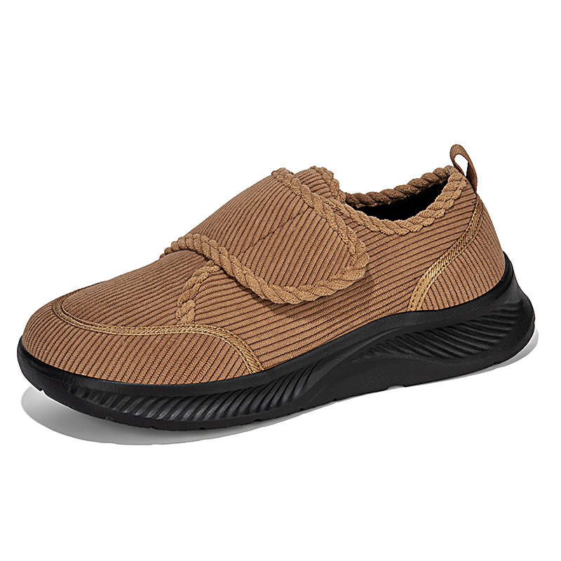 Comfortabele wandelschoenen met schokabsorberend en antislip bovenwerk, ademend materiaal en klittenbandsluiting voor gemakkelijk aan- en uittrekken.: Bruin / 41