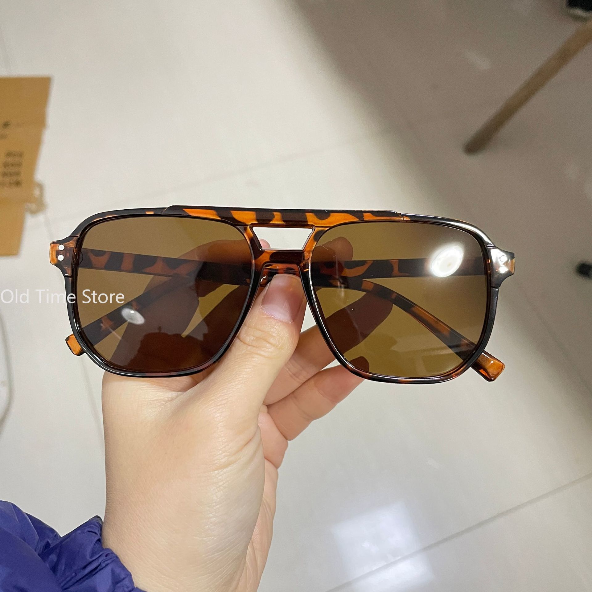 Gafas de sol Retro para playa, protección ocular, gafas de sol negras, decoración de verano, gafas de sol con montura cuadrada Punk, accesorios de viaje Anti-UV: Negro