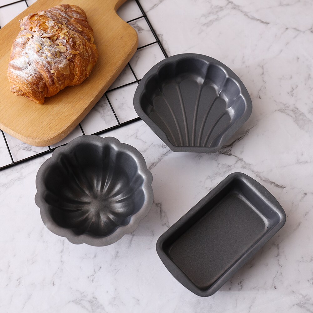 4 Inch Baking Pan Carbon Steel Rabbit Heart Bear Shape Bread Pans Non-stick Bakeware Cake Tools Tray Pans Home &amp; Kitchen