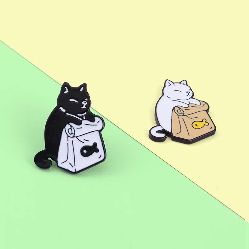 Leuke Zwart Witte Katten Emaille Pins Vis Broches Cartoon Dier Badges Denim Revers Metalen Pin voor Kinderen Vrouwen Tassen Rugzak Kleding