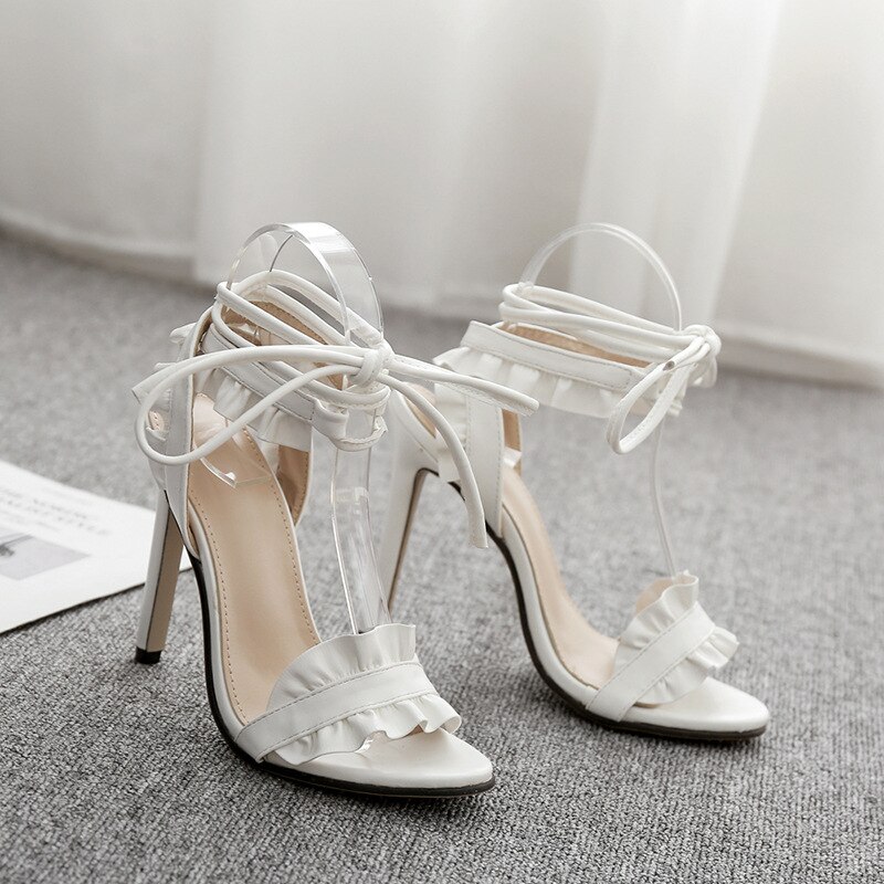 Atractivo de las mujeres zapatos de tacón de novia mujer alta talones blancas de flores zapatos de encaje Peep Toe sandalias de las señoras clásico bombas de